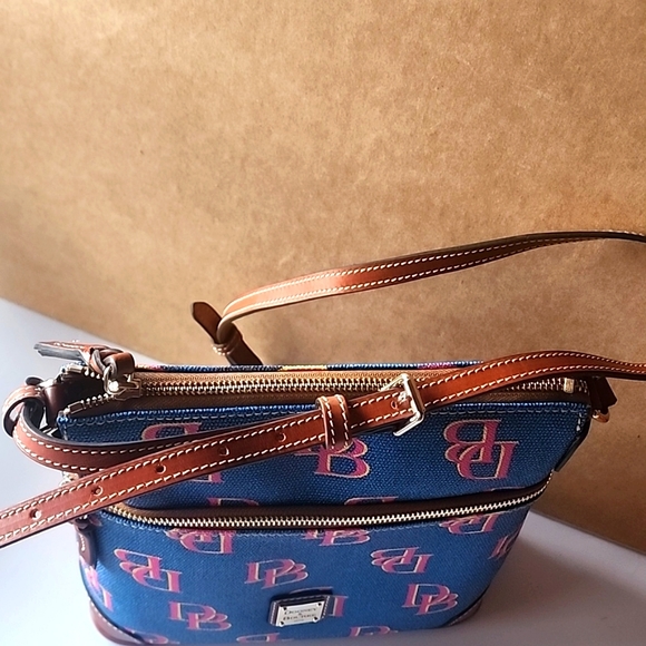 NWT. Dooney and Bourke Crossbody Purse. - Picture 7 of 15